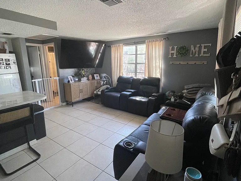 5424 James St #5424 — Photo 4