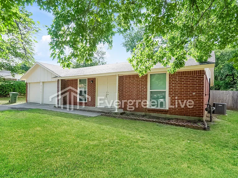 916 Gettysburg Pl — Photo 2
