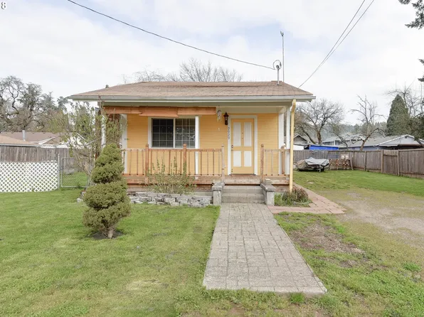 9929 SE Brandeis St, Clackamas, OR 97015