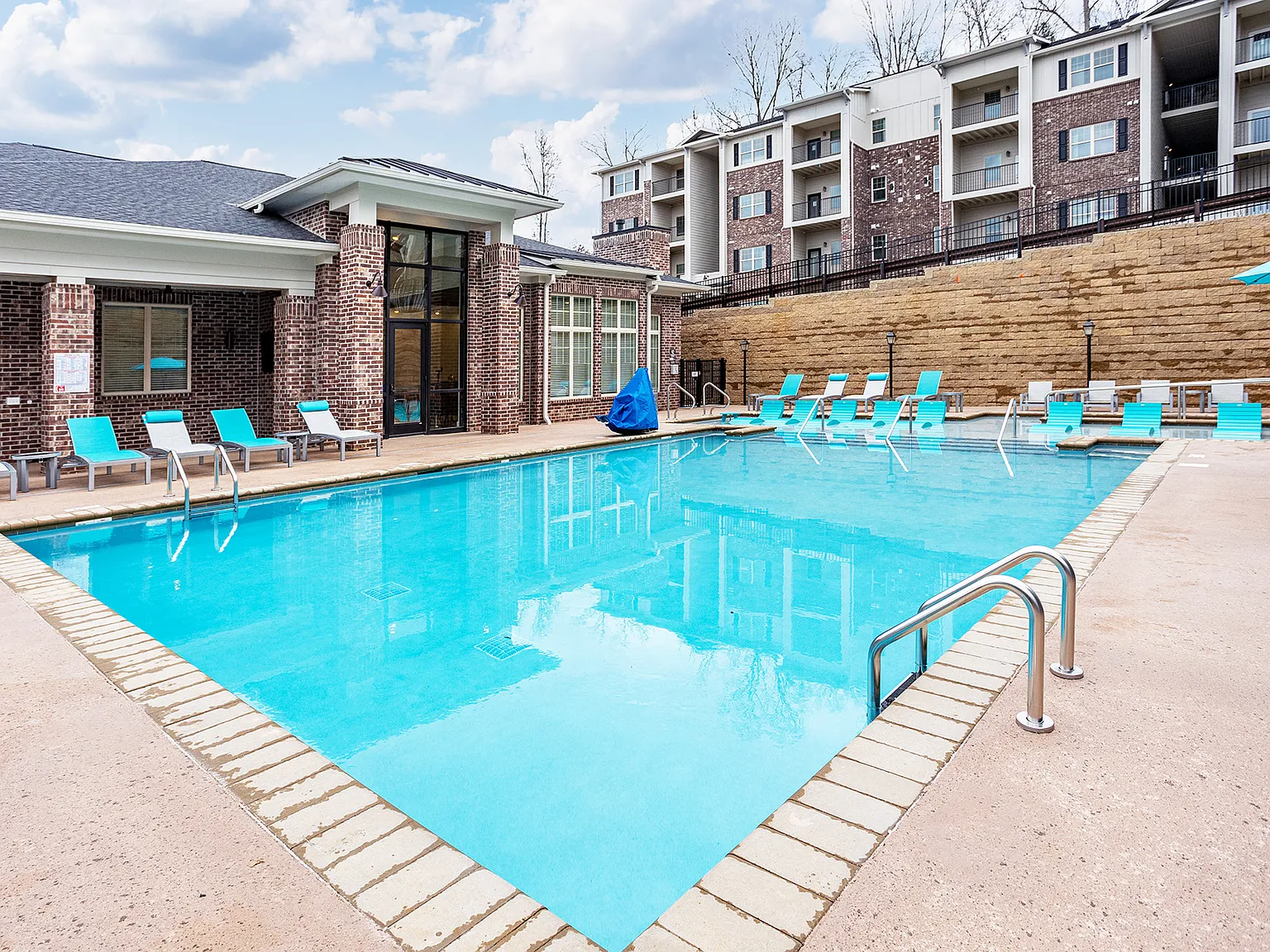 Farragut Junction Apartments — Photo 1