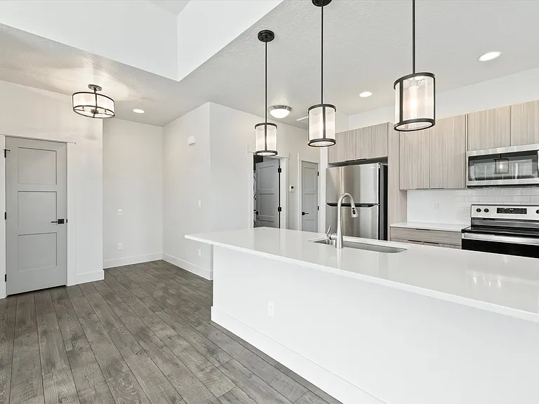 174 S Kestrel Pl — Photo 7