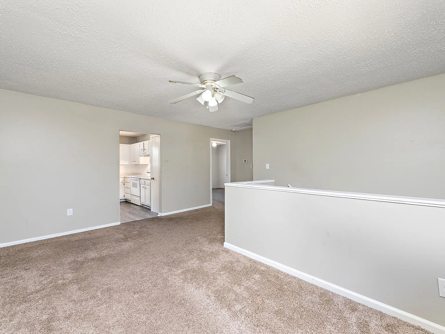 3 bed, 1600 sqft, $1,300 — Photo 2