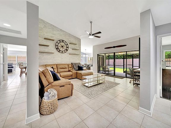 5th image of 1583 Eastlake Way