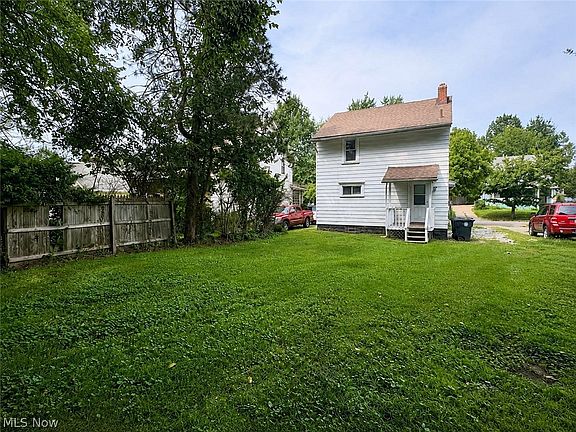 4th image of 1318 Arnold Ave