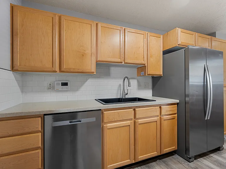 865 N 500 W #9 — Photo 7