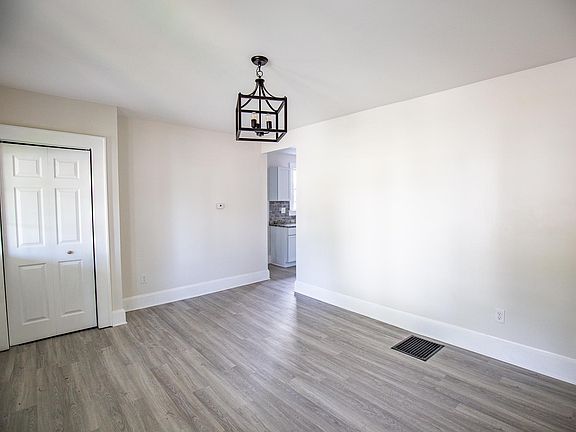 3rd image of 2876 Indianola Ave #A