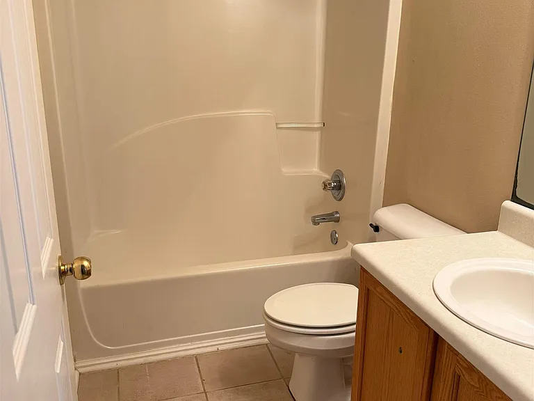 406 Belle Chase Ct S — Photo 7