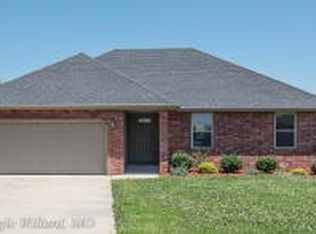 221 W Eagle Ln, Willard, MO 65781