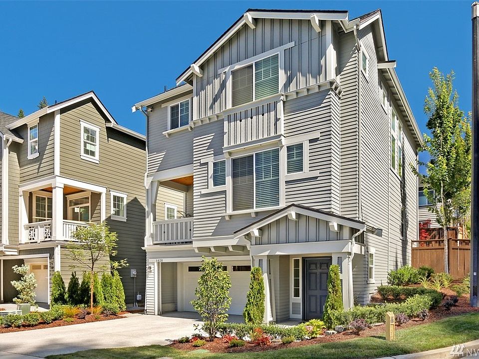 The SIDNEY features 4 bdrms, 3.5 ba, covered entry opens to elegant foyer w/access to private 1st floor bdrm w/ba; great rm w/stunning frplc opens to exquisite kitchen that includes 2 pantries & lrg center island w/breakfast bar; lrg dining rm w/elegant windows; master has dual vanities, soaking tub, separate shower & generous walk-in closet.