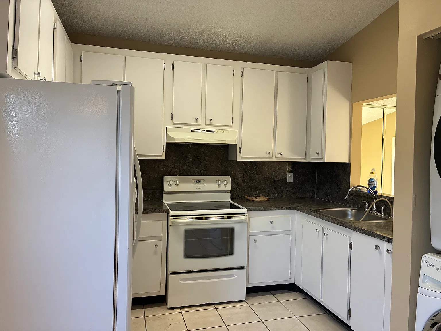 3 bed, $3,000 — Photo 1