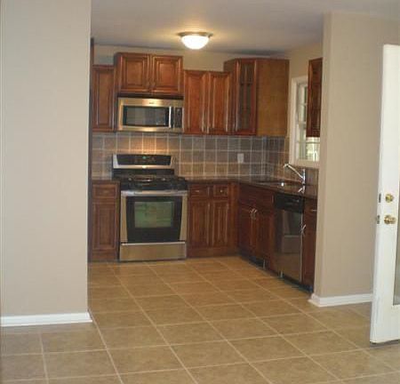 3rd image of 3381 Griffin Ter SE
