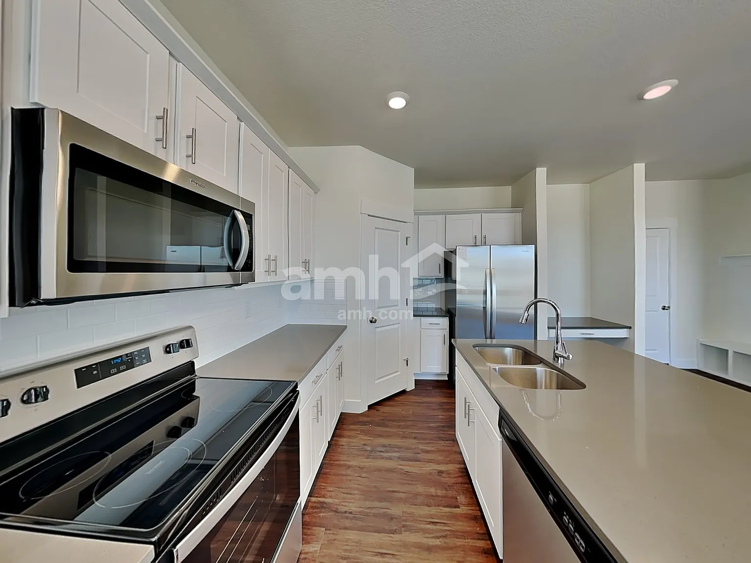 5 bed, 3.5 bath, 2635 sqft, $3,015 — Photo 3