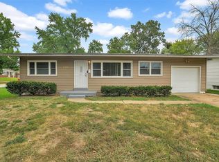 220 Duquette Ln, Florissant, MO 63033