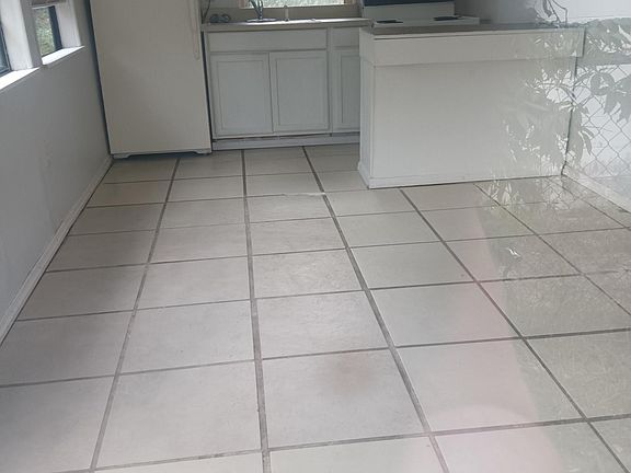 3rd image of 9026 Rye St APT 3