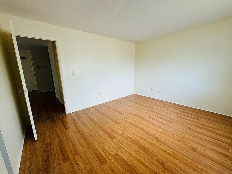 128 Mammoth Rd — Photo 13