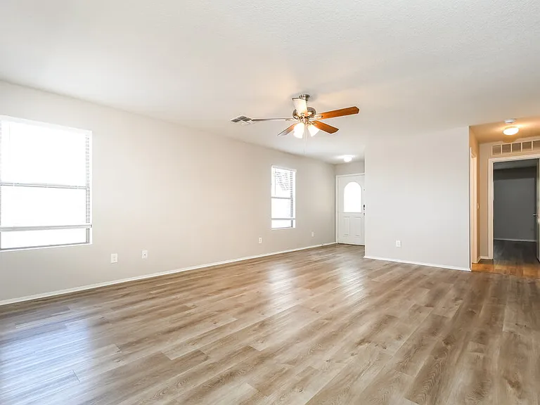 1006 S Clancy Cir — Photo 6