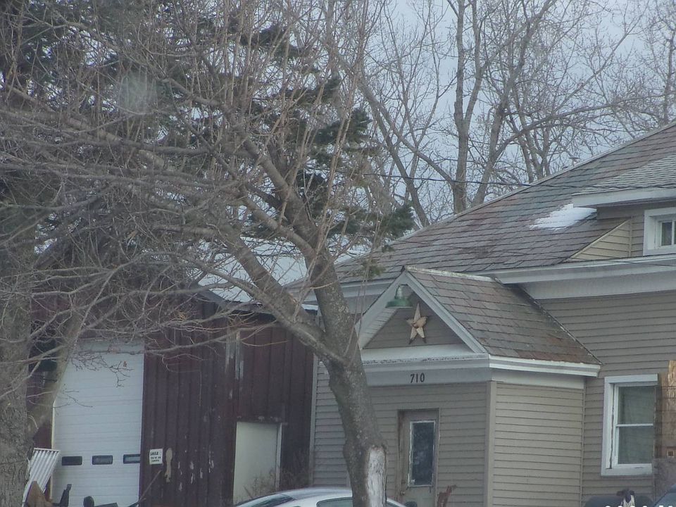 2nd image of 710 River Rd