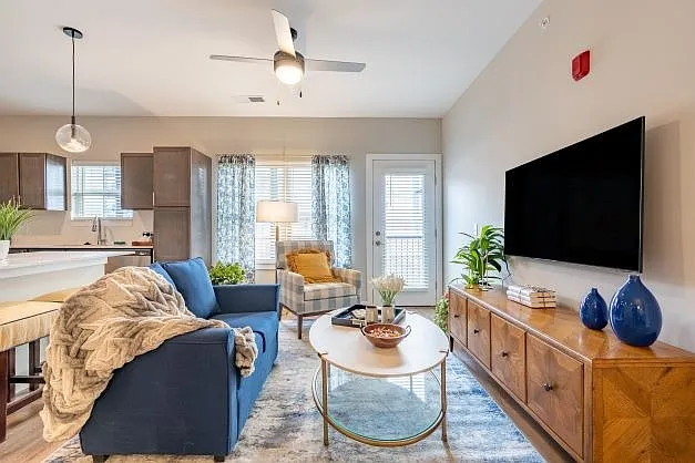 Outlook Hamilton - 55+ Active Adult Apartment Homes — Photo 11