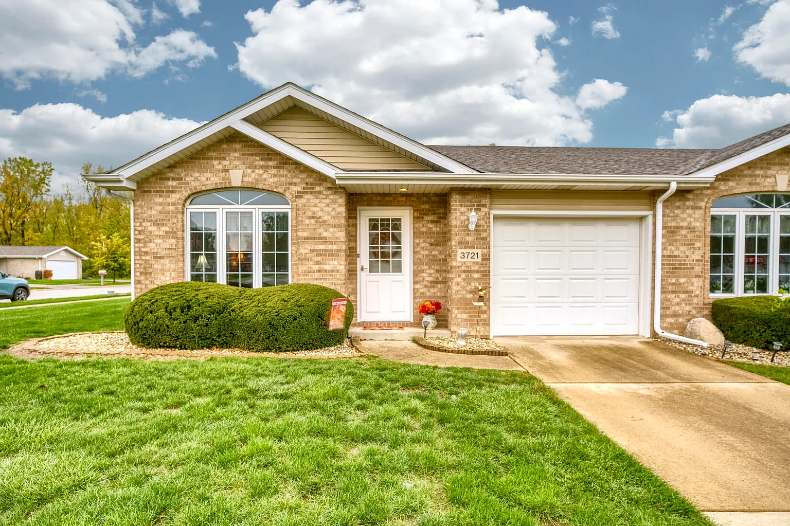 3721 Sandalwood Dr photo 1