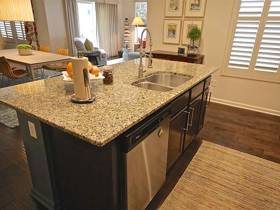 4th image of 609 S Shale Crest Dr