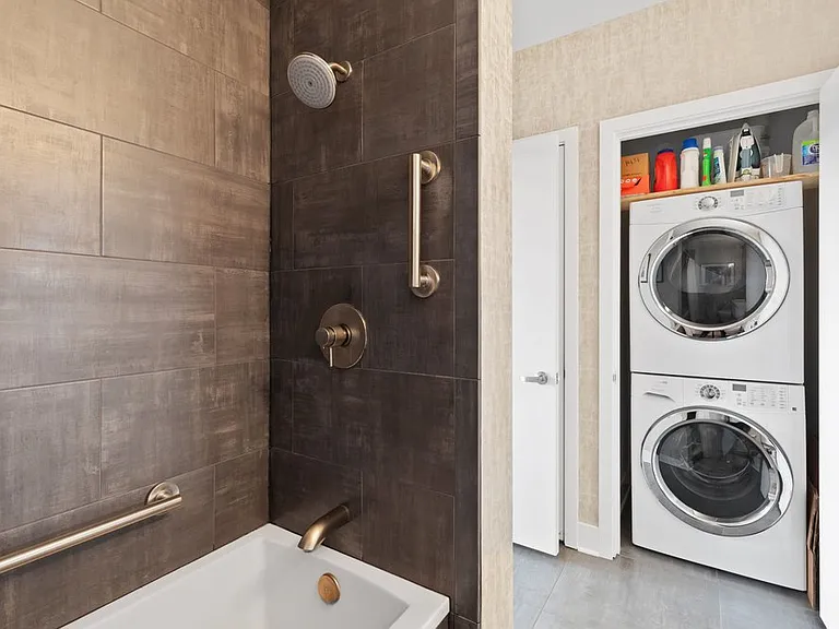 937 NW Glisan St #1431 — Photo 40