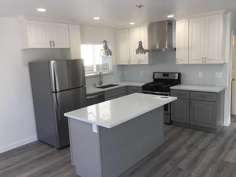 374 Raymond Ave — Photo 3