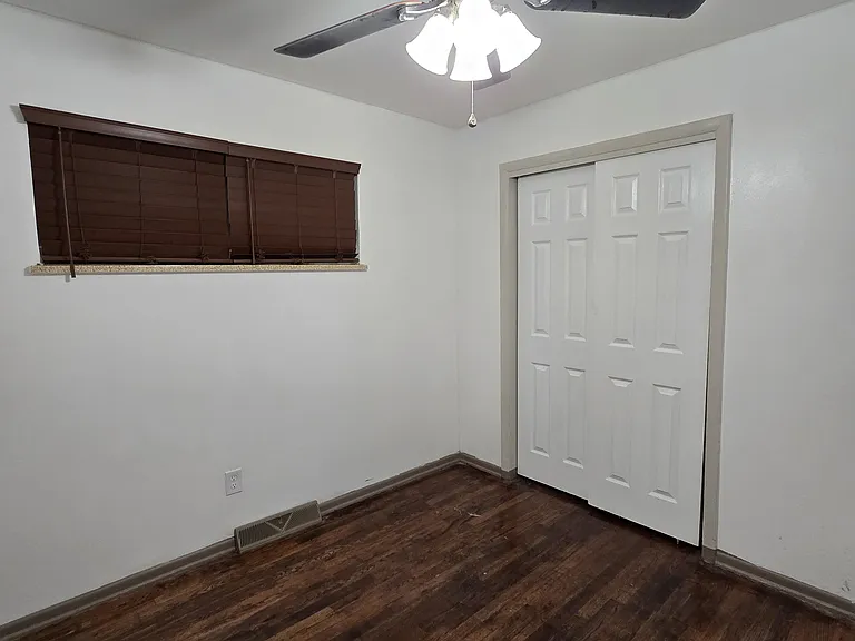 390 S Utica St — Photo 25