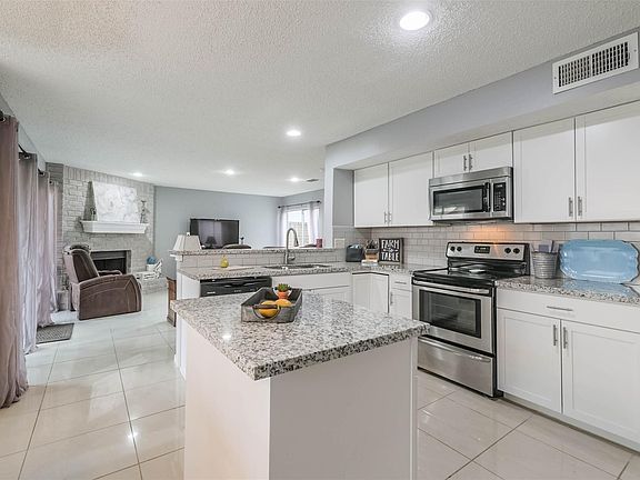 3rd image of 16042 Juniper Grove Dr