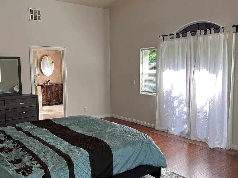 14548 Morrison St — Photo 7