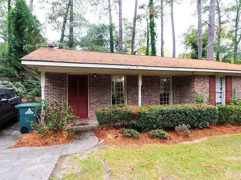 535 Godfrey Ln — Photo 1