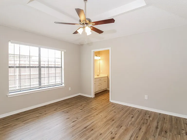 217 Tanglewood St — Photo 11