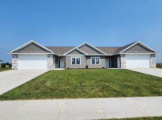 162 Sandstone Dr NW, Eyota, MN 55934