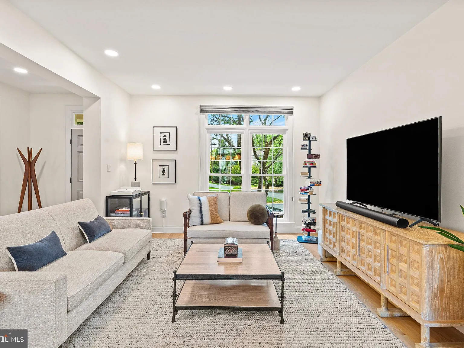 5 bed, 4.5 bath, 3625 sqft, $9,000 — Photo 4