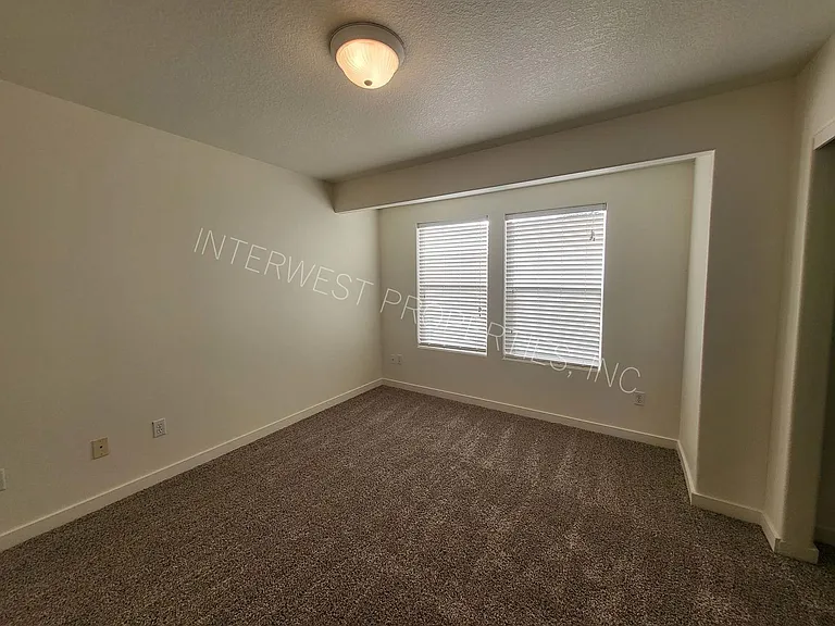 520 NE 128th Ave — Photo 19