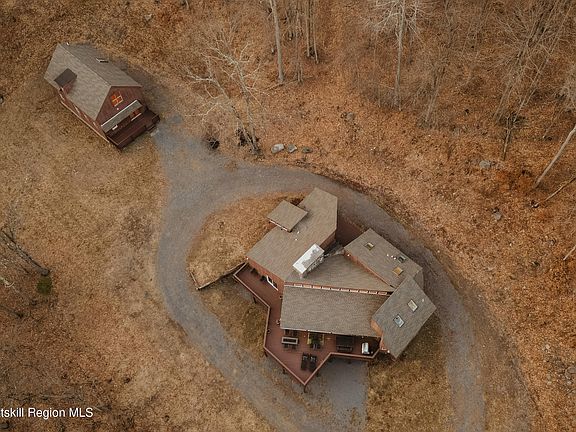 3rd image of 110 Lost Clove Road
