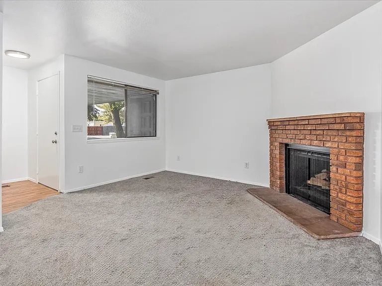 2302 W Canal St — Photo 10