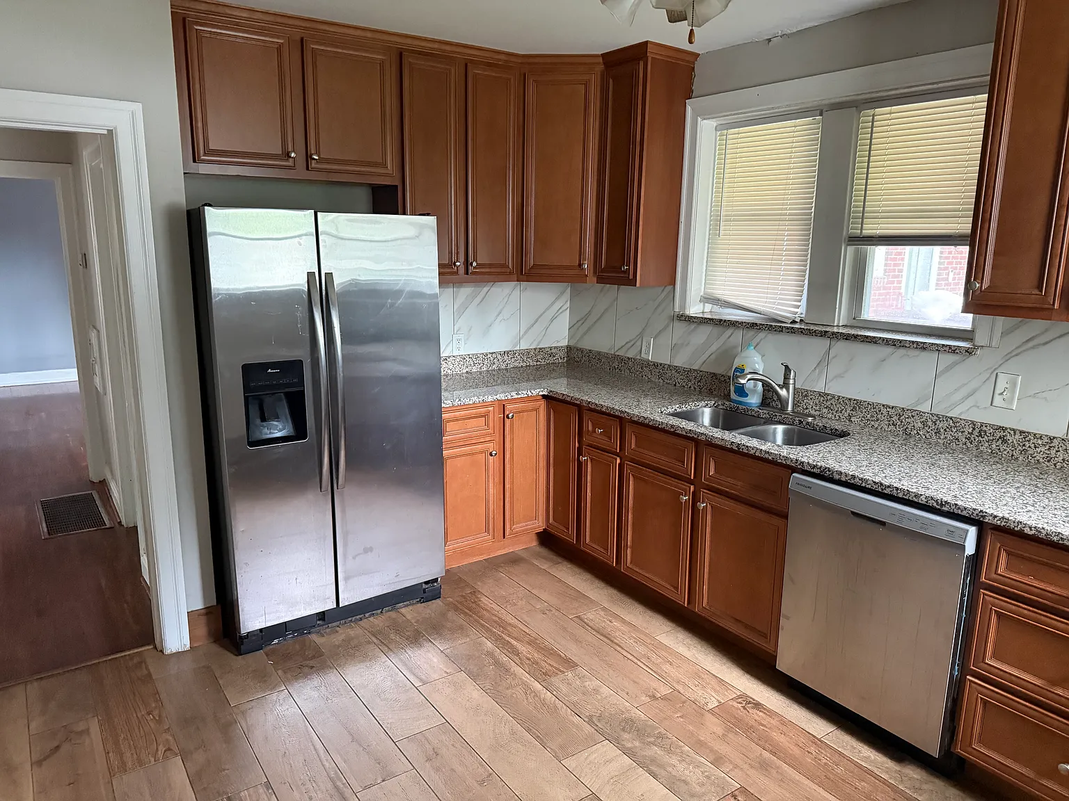 2 bed, 1000 sqft, $1,450 — Photo 2