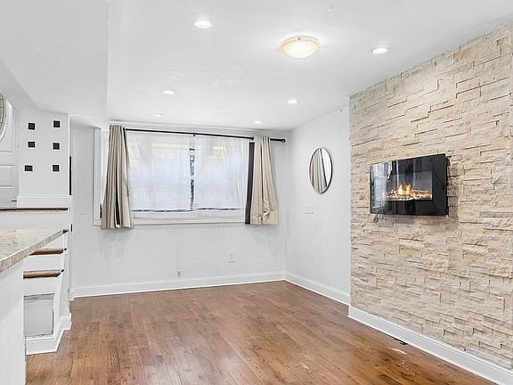 4th image of 278 Sumpter St #1