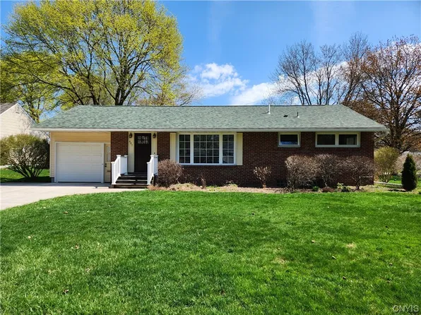 607 Leroy Rd, North Syracuse, NY 13212