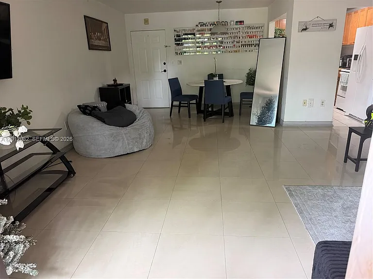 9445 SW 76th St #U6 — Photo 2