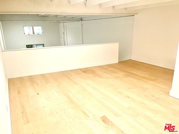 4th image of 555 Rose Ave #9