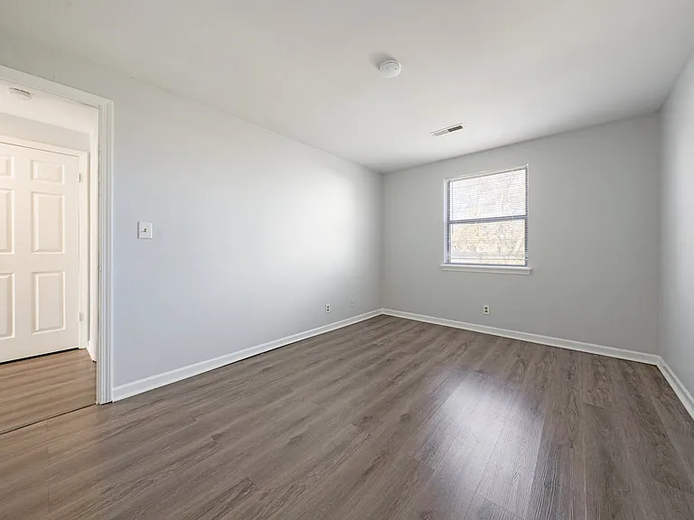 Manhattan Square Apartments — Photo 19