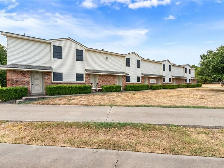 214 Romana Cir #E — Photo 3