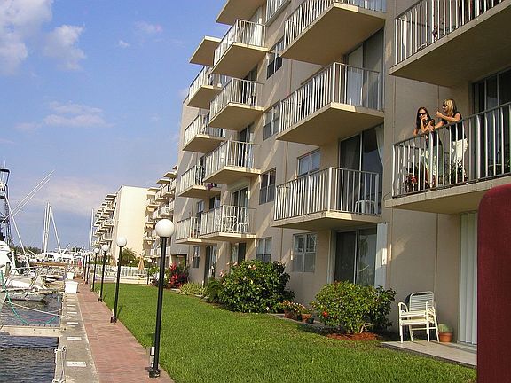 3rd image of 1777 SE 15th St APT 416