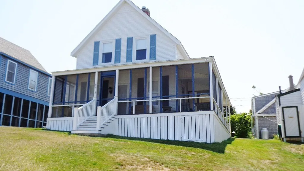 3 bed, 1.0 bath, 1553 sqft, $2,200 — Photo 1