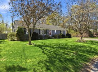 1 Roslyn Ave, Bristol, RI 02809
