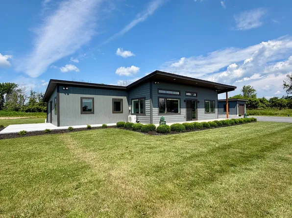 64 Dumont Rd, Champlain, NY 12919