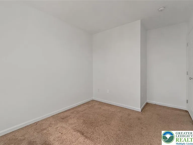 1096 Sparrow Way — Photo 39