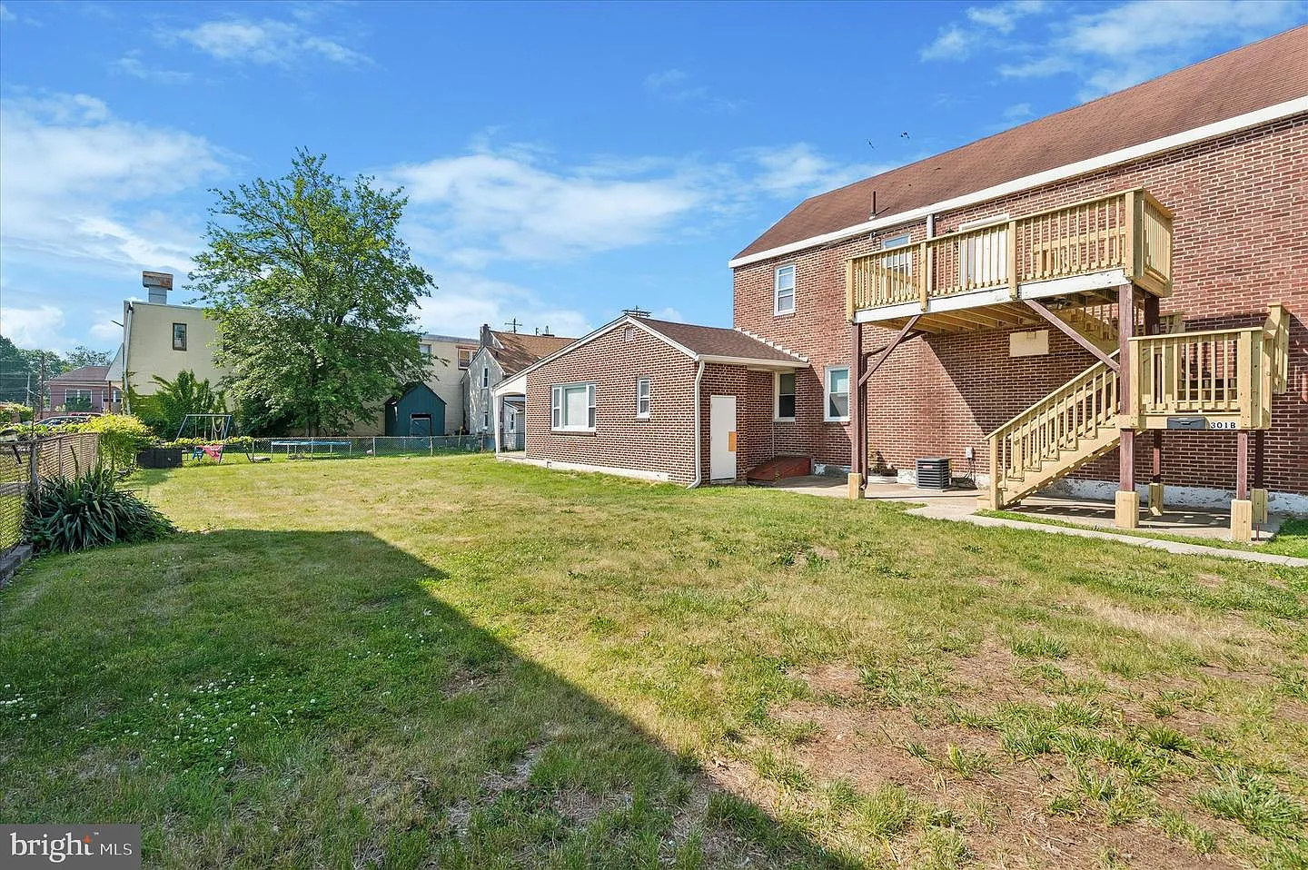 5 bed, 1200 sqft, $1,895 — Photo 2