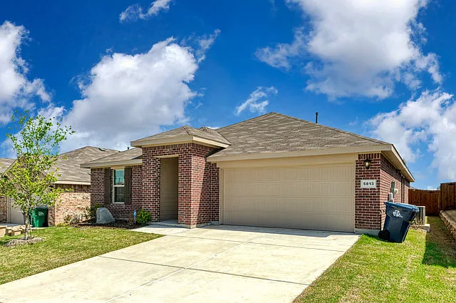 4 bed, 1914 sqft, $2,400 — Photo 2
